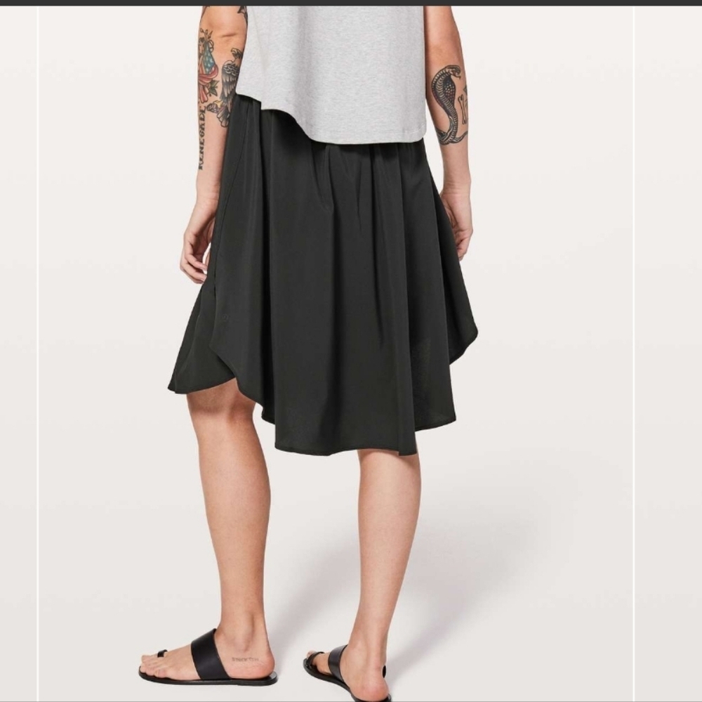 || LULULEMON || Everyday skirt, athletic wear, black, knee length, elastic waist - Picture 2 of 8
